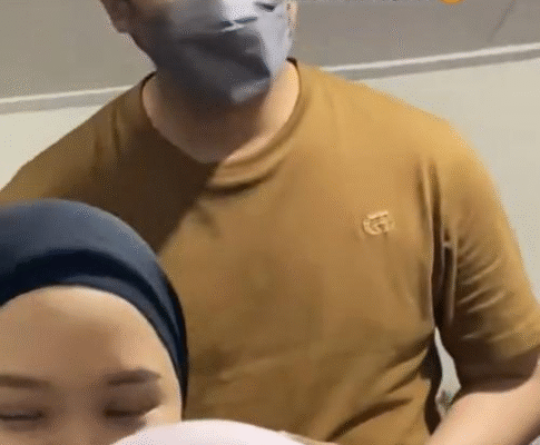 Momen Pria yang Baru Disunat Umur 25 Tahun, Dijenguk Teman-Teman Wanitanya