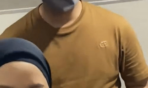 Momen Pria yang Baru Disunat Umur 25 Tahun, Dijenguk Teman-Teman Wanitanya