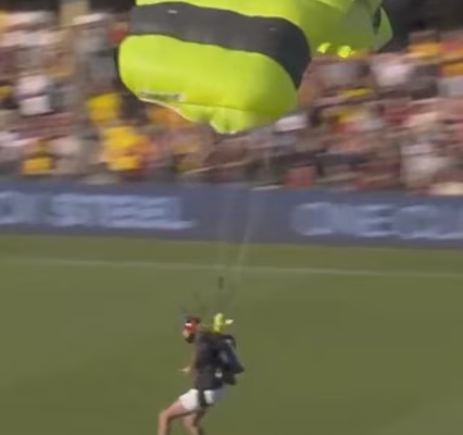Stunning fail as skydiver crashes in bizarre scene that leaves fans stunned